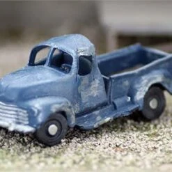 1950s Truck In Accident Or Scrapyard Truck Finished HO Scale