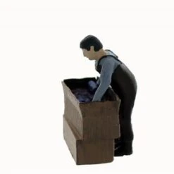 N Scale People, Unpacking Boxes, Finished