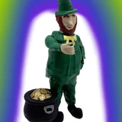 O Scale People Leprechaun With His Pot Of Gold Finished Figure