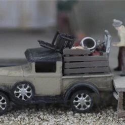 HO Scale 1930s Pick Up Truck Model Hauling Junk Load Finished 1/87 Vehicle